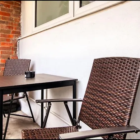 Peaceful 2-Bed South Bank Appartement Londen Buitenkant foto