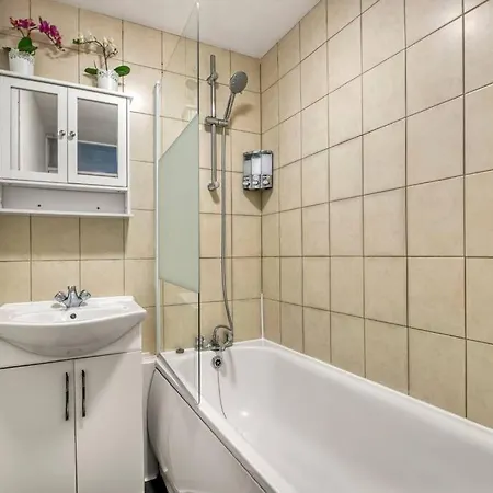 Peaceful 2-Bed South Bank Appartement Londen Buitenkant foto